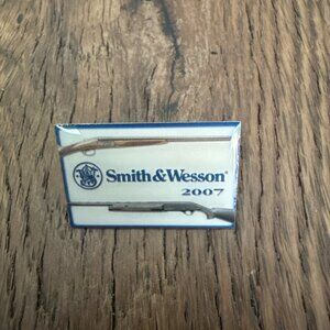 Smith & Wesson 2007 Pin Logo Shooting Hunting